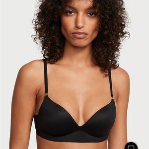 Black Victoria’s Secret love cloud wireless push up bra 32B